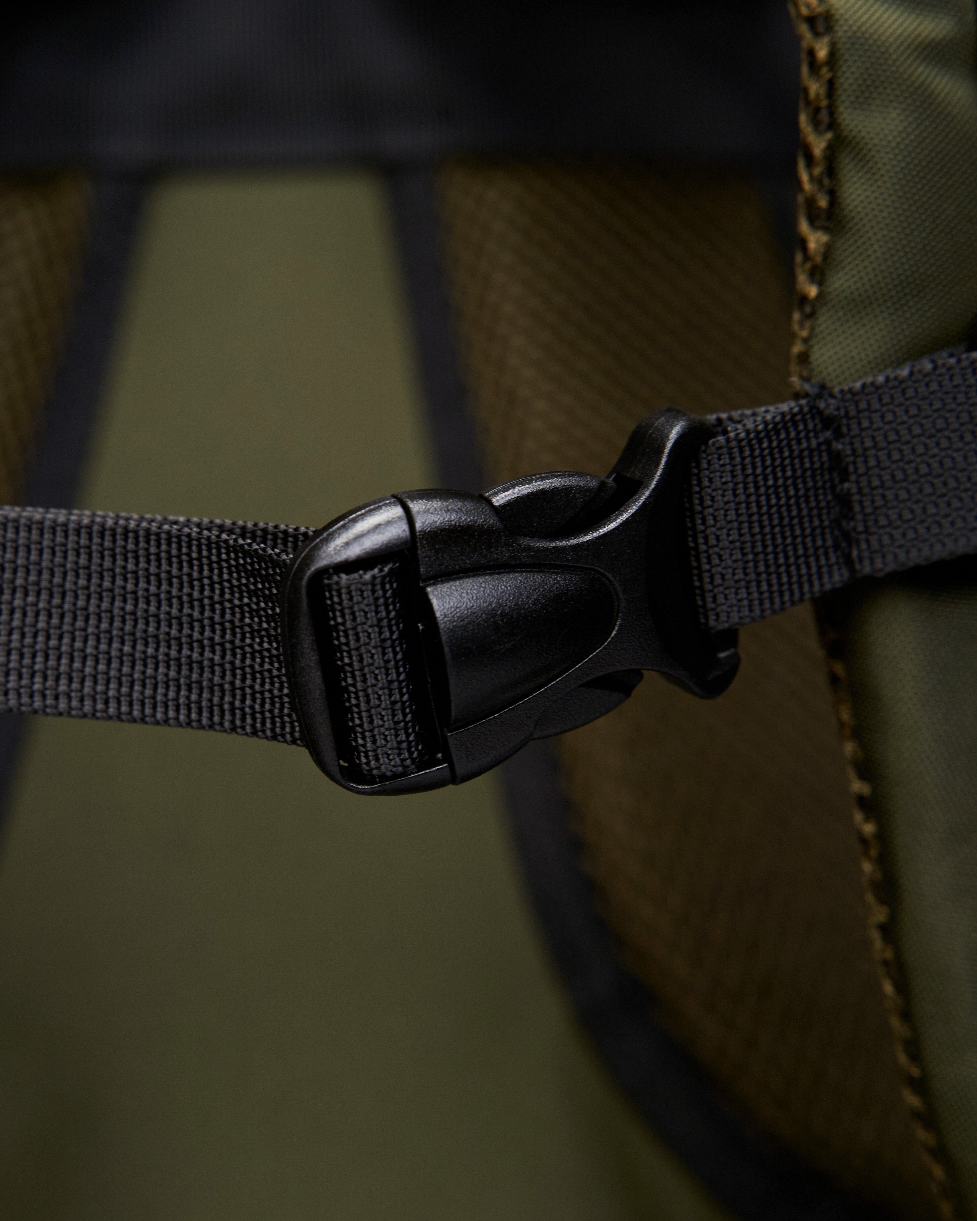 color_army green